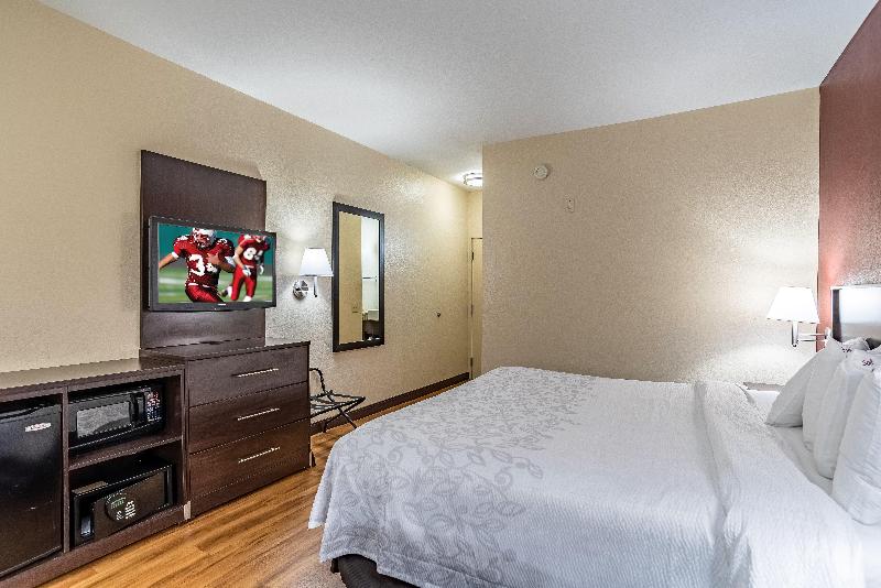 اتاق سوپریور با تخت بزرگ, Red Roof Inn Plus Raleigh Downtown Ncsu Conv Center