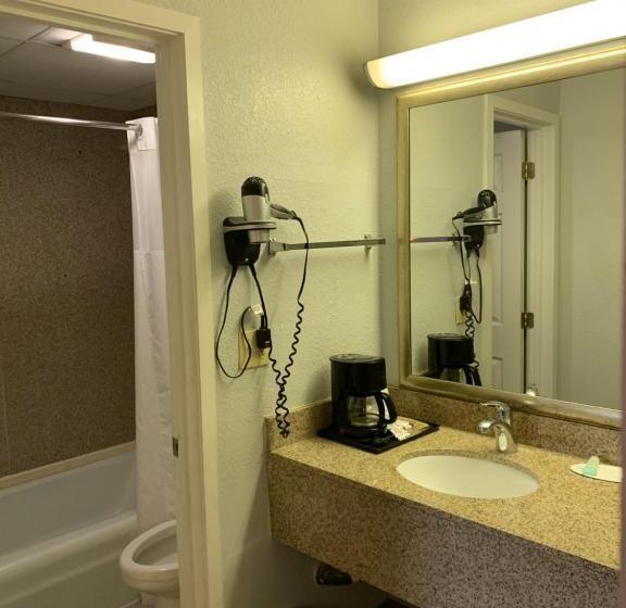 اتاق لوکس با تخت بزرگ, Travelodge By Wyndham Pigeon Forge