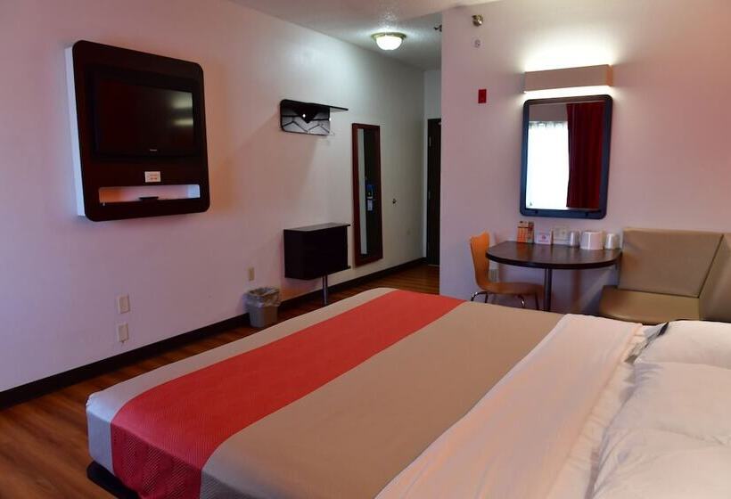 Standard Room Double Bed, Motel 6lincoln, Ne