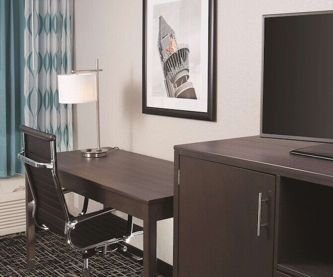 Quarto Standard Cama Casal para Deficientes, La Quinta Inn & Suites By Wyndham Atlanta Airport North