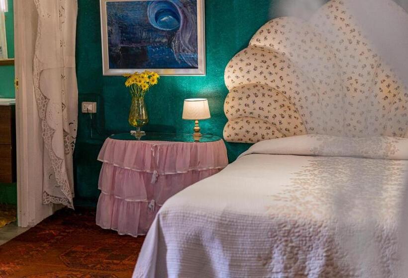 اتاق لوکس با چشم‌انداز باغ, Casa Luminosa