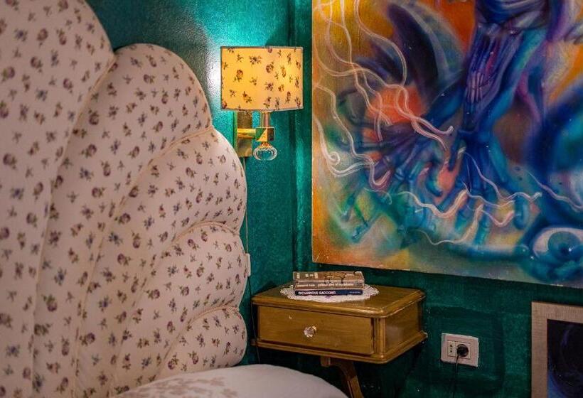 اتاق لوکس با چشم‌انداز باغ, Casa Luminosa