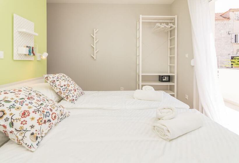 اتاق اکونومی, 4 Elements Old Town Views Rooms