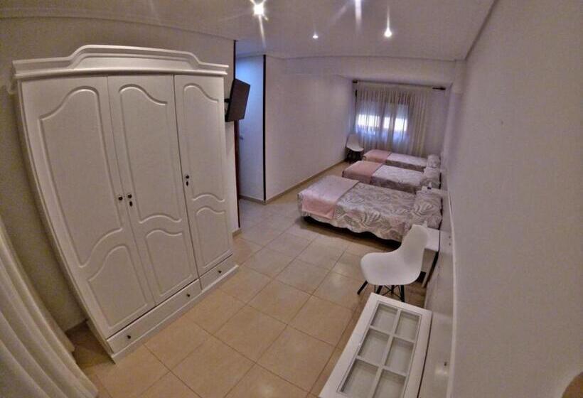 اتاق استاندارد سه نفره, Pension El Figon