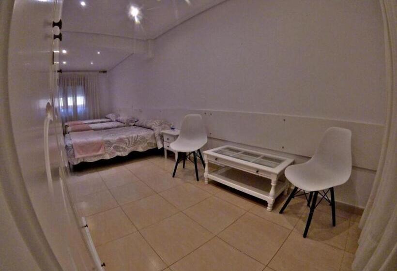 اتاق استاندارد سه نفره, Pension El Figon