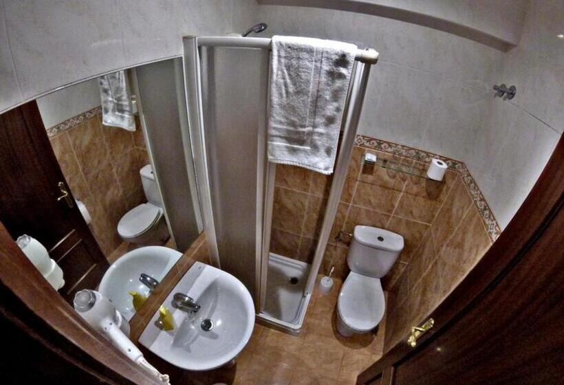 اتاق استاندارد سه نفره, Pension El Figon