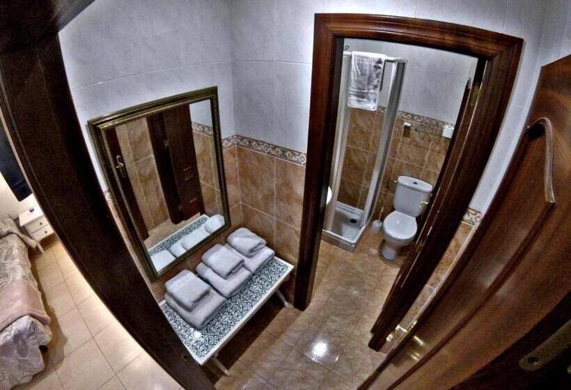 اتاق استاندارد سه نفره, Pension El Figon