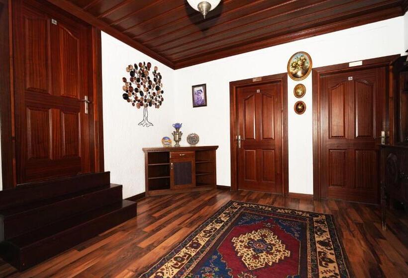 اتاق لوکس با تخت بزرگ, Cicerone Lodge