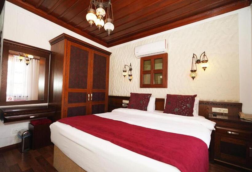 اتاق لوکس با تخت بزرگ, Cicerone Lodge