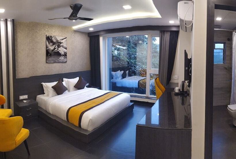 Номер Deluxe, Fabhotel Prime Kzar Corporate   Nr Sealdah Station