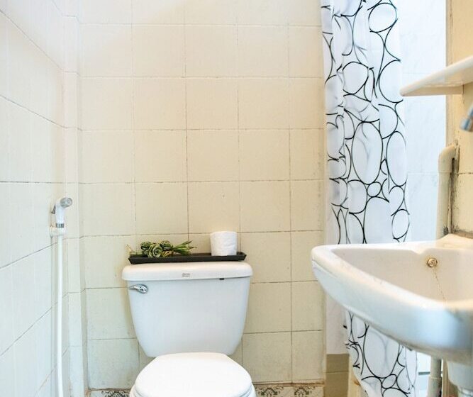 سوییت, Oyo Old Town Boutique Hostel
