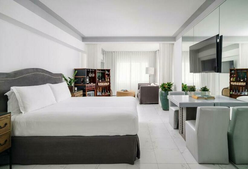 Standard Studio Kingsize Bett, Nautilus Sonesta Miami Beach