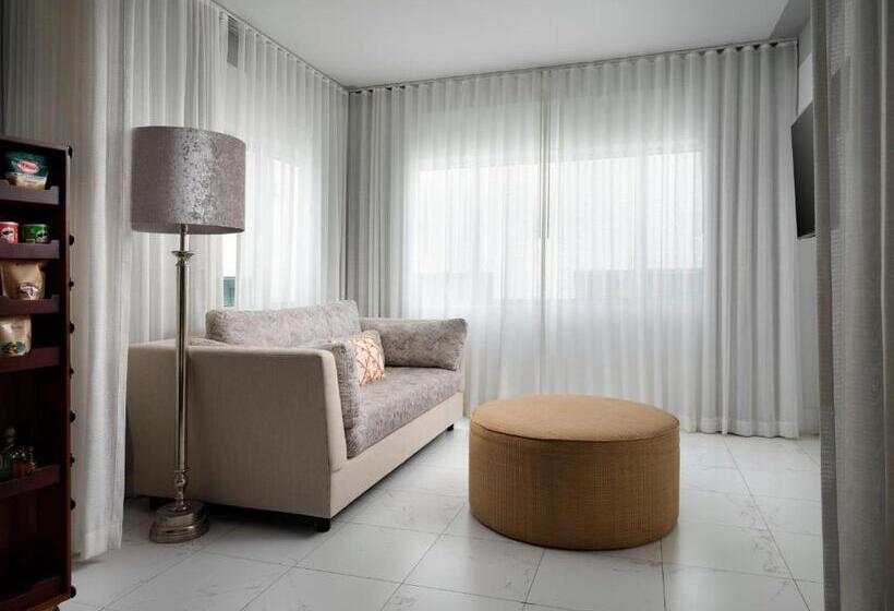 Standard Studio King Bed, Nautilus Sonesta Miami Beach