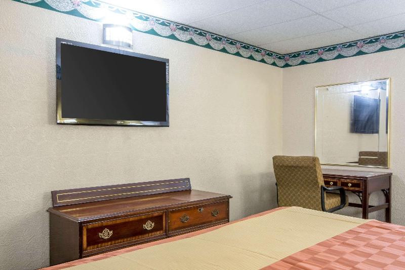 اتاق استاندارد با تخت بزرگ, Rodeway Inn