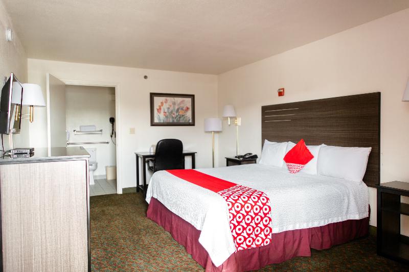 اتاق استاندارد با تخت بزرگ برای معلولان, Hotel Wichita Falls I-44