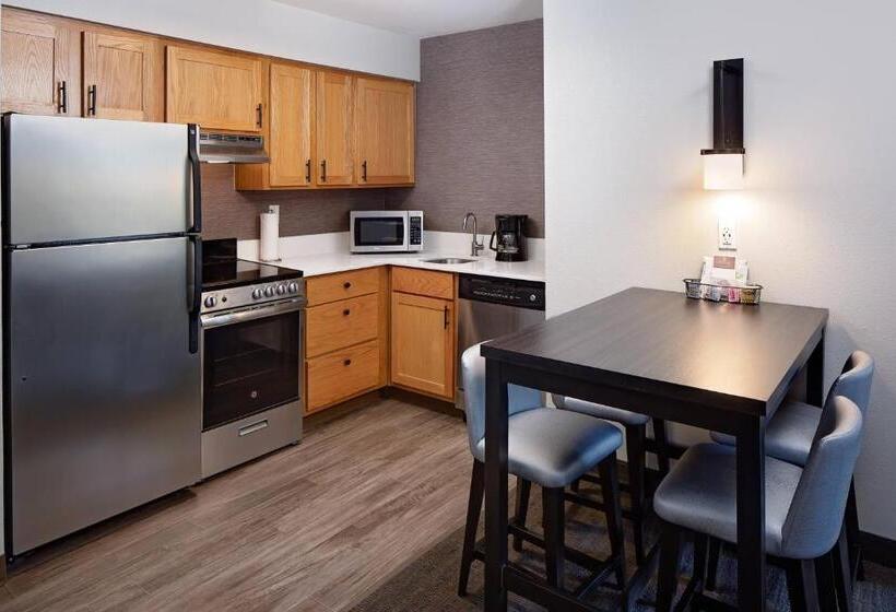 استودیوی استاندارد, Residence Inn Arlington