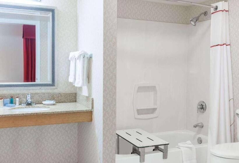 اتاق استاندارد برای معلولان, Value Suites Extended Stay   St Louis