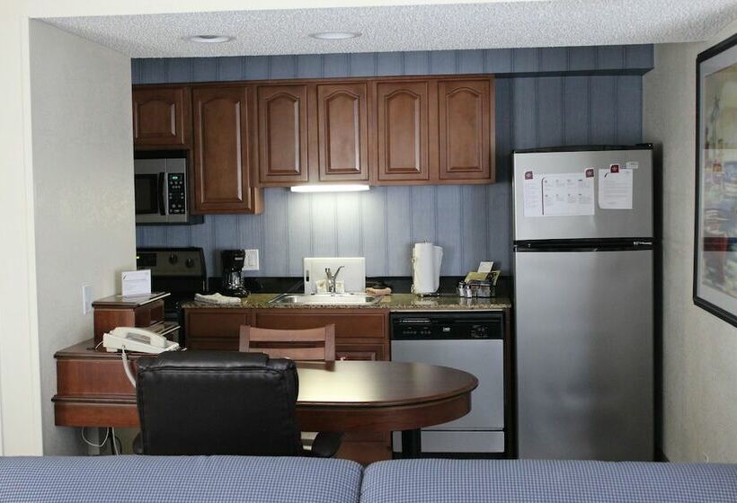 Президентский Люкс, Doral Inn & Suites Miami Airport West