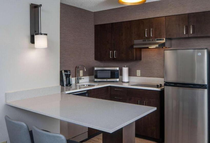 سوییت, Sonesta Es Suites Fairfax Fair Lakes