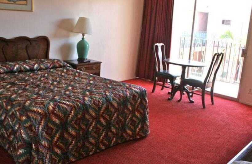 اتاق لوکس سه تخته, Royal Century Hotel At Lax