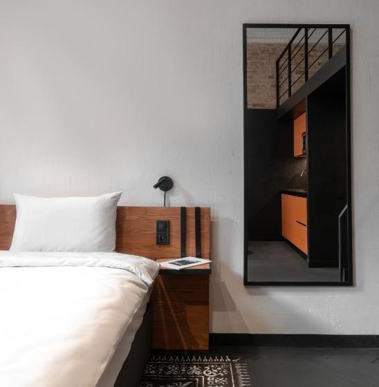 اتاق لوکس خانوادگی, Globe Runner Hotel & Hostel