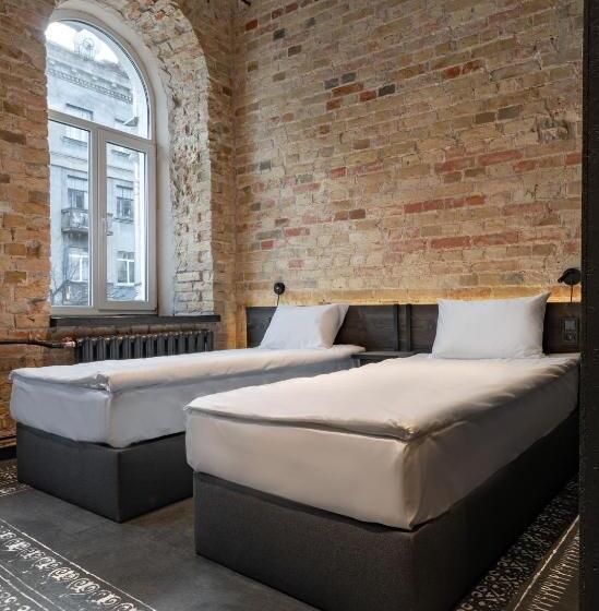 اتاق استاندارد, Globe Runner Hotel & Hostel