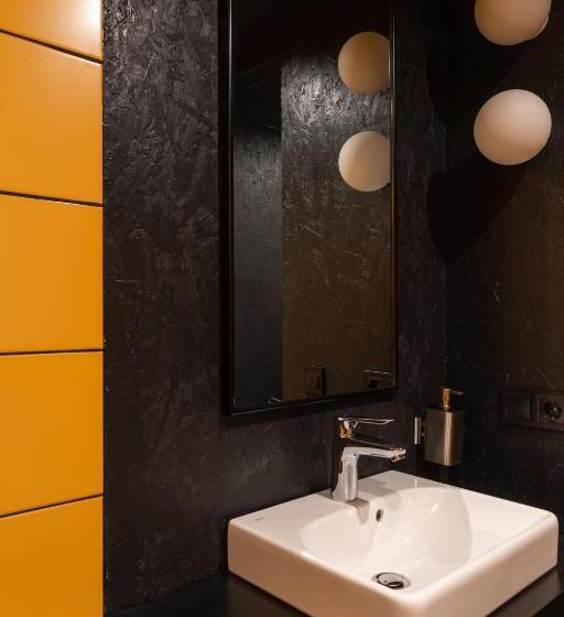 اتاق خانوادگی, Globe Runner Hotel & Hostel