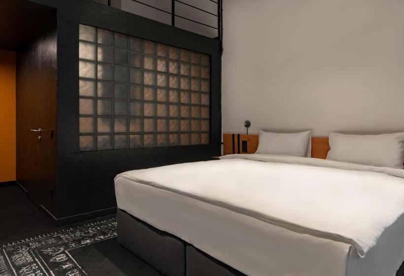 اتاق سوپریور خانوادگی, Globe Runner Hotel & Hostel