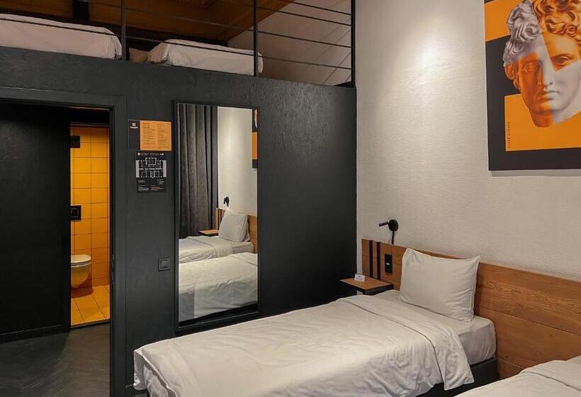اتاق چهار تخته با دستشویی مشترک, Globe Runner Hotel & Hostel