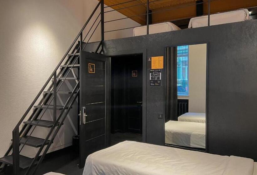 اتاق چهار تخته با دستشویی مشترک, Globe Runner Hotel & Hostel