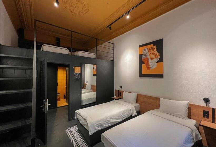 اتاق چهار تخته با دستشویی مشترک, Globe Runner Hotel & Hostel