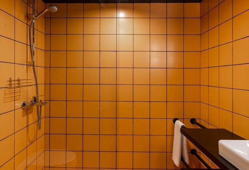اتاق استاندارد, Globe Runner Hotel & Hostel