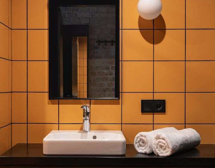 اتاق استاندارد, Globe Runner Hotel & Hostel