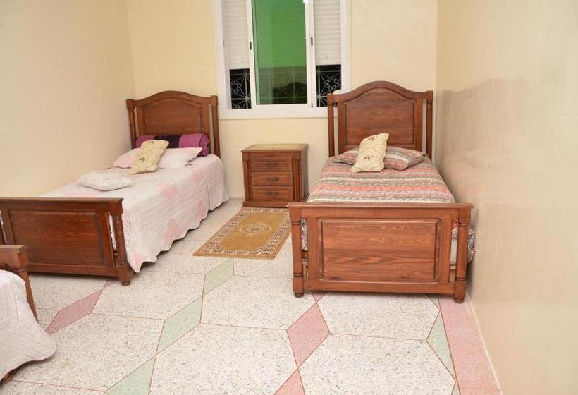 اتاق استاندارد سه نفره, Gite El Menzeh