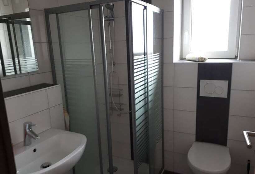 标准单人间, Privatzimmer Popp Hessenauer