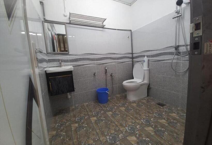 اتاق خانوادگی, Spot On 89788 Musafir Transit