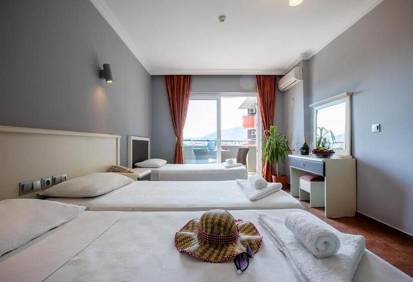 اتاق استاندارد سه تخته با بالکن, Grand Alisa Hotel – Ex.royalisa