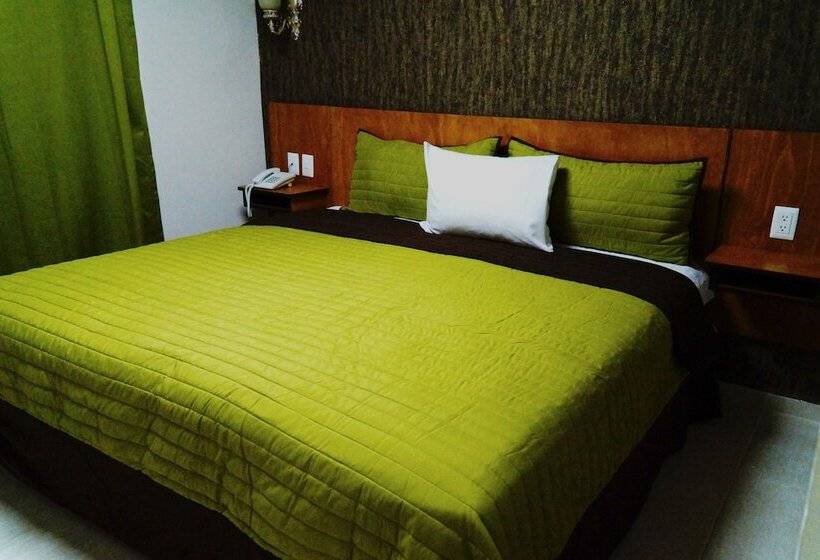 سوییت جونیور, Royal Madero Inn