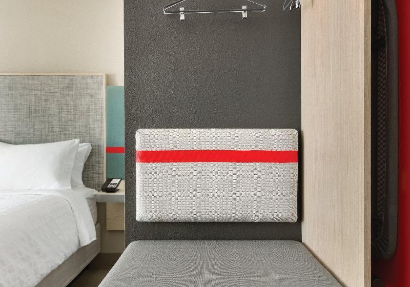 اتاق استاندارد با تخت بزرگ برای معلولان, Avid Hotel Midland By Ihg