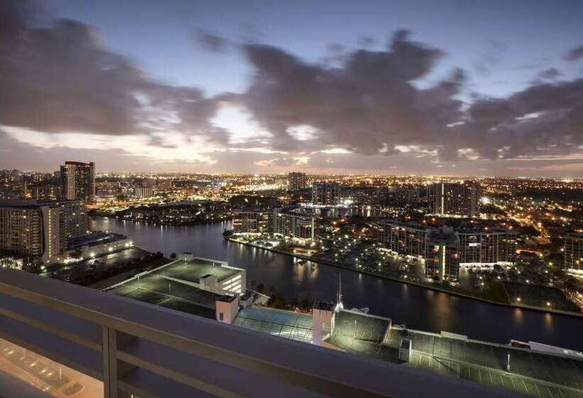 اتاق لوکس با چشم‌انداز, Hilton San Francisco Airport Bayfront