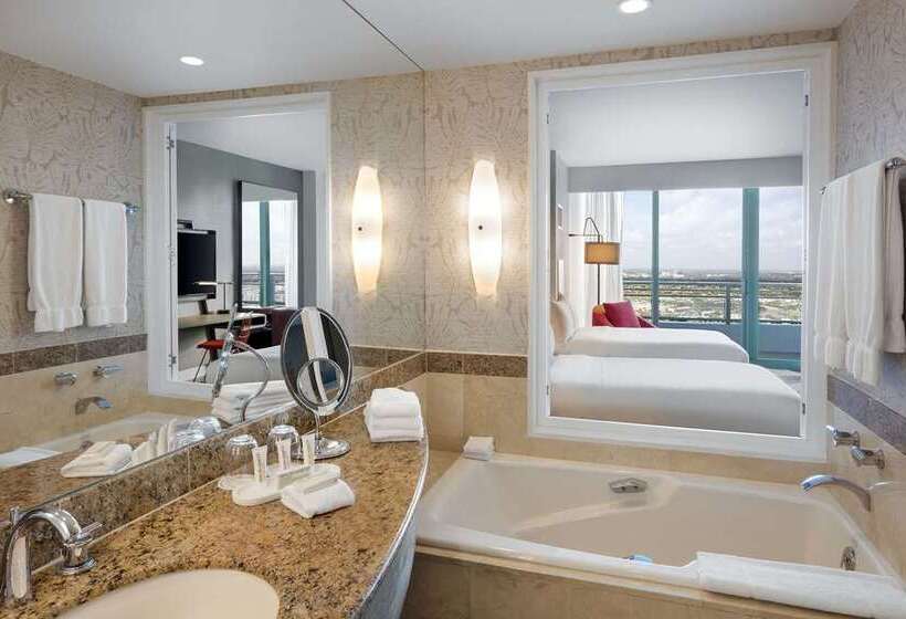 اتاق لوکس با چشم‌انداز, Hilton San Francisco Airport Bayfront