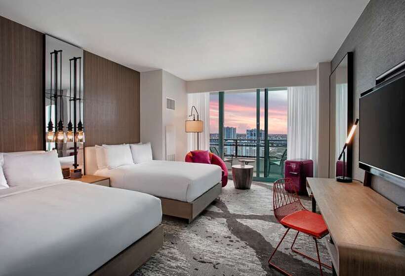 اتاق لوکس با چشم‌انداز, Hilton San Francisco Airport Bayfront