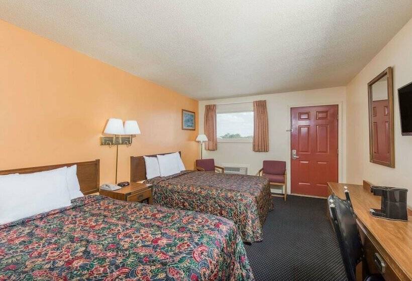 Suite, Knights Inn  Chanute Ks