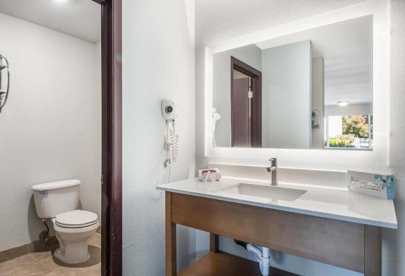 اتاق خانوادگی, Red Lion Inn & Suites Vancouver