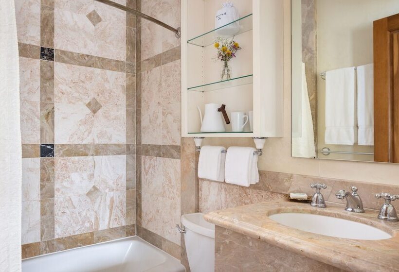 اتاق لوکس با چشم‌انداز دریا, Seven Gables Inn On Monterey Bay, A Kirkwood Collection