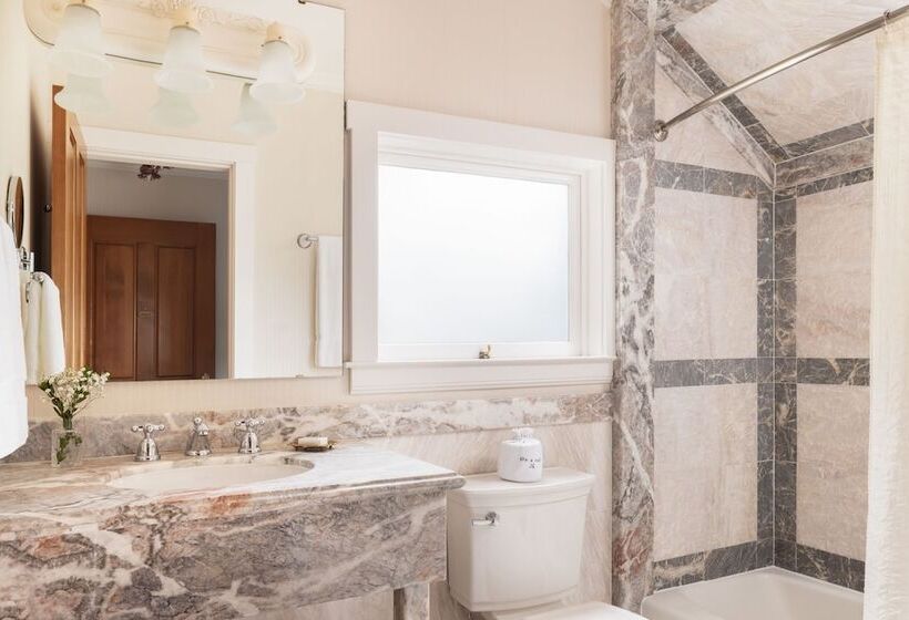 اتاق لوکس با چشم‌انداز دریا, Seven Gables Inn On Monterey Bay, A Kirkwood Collection