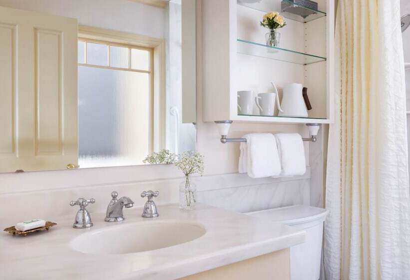 اتاق لوکس با چشم‌انداز دریا, Seven Gables Inn On Monterey Bay, A Kirkwood Collection