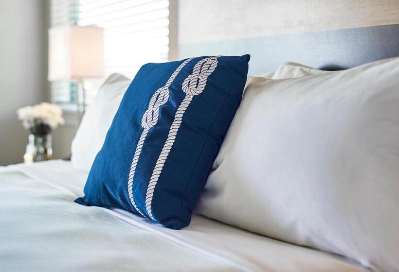 سوییت جونیور, Shem Creek Inn