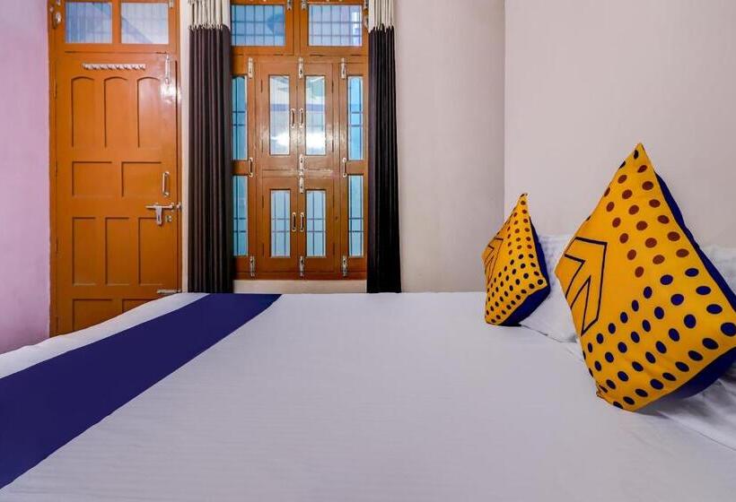 اتاق اجرایی سه نفره, Spot On 68052 Surya Guest House