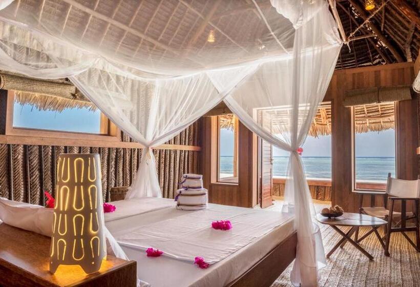 بانگلوی استاندارد, Zanzibar Sunrise At Bandas
